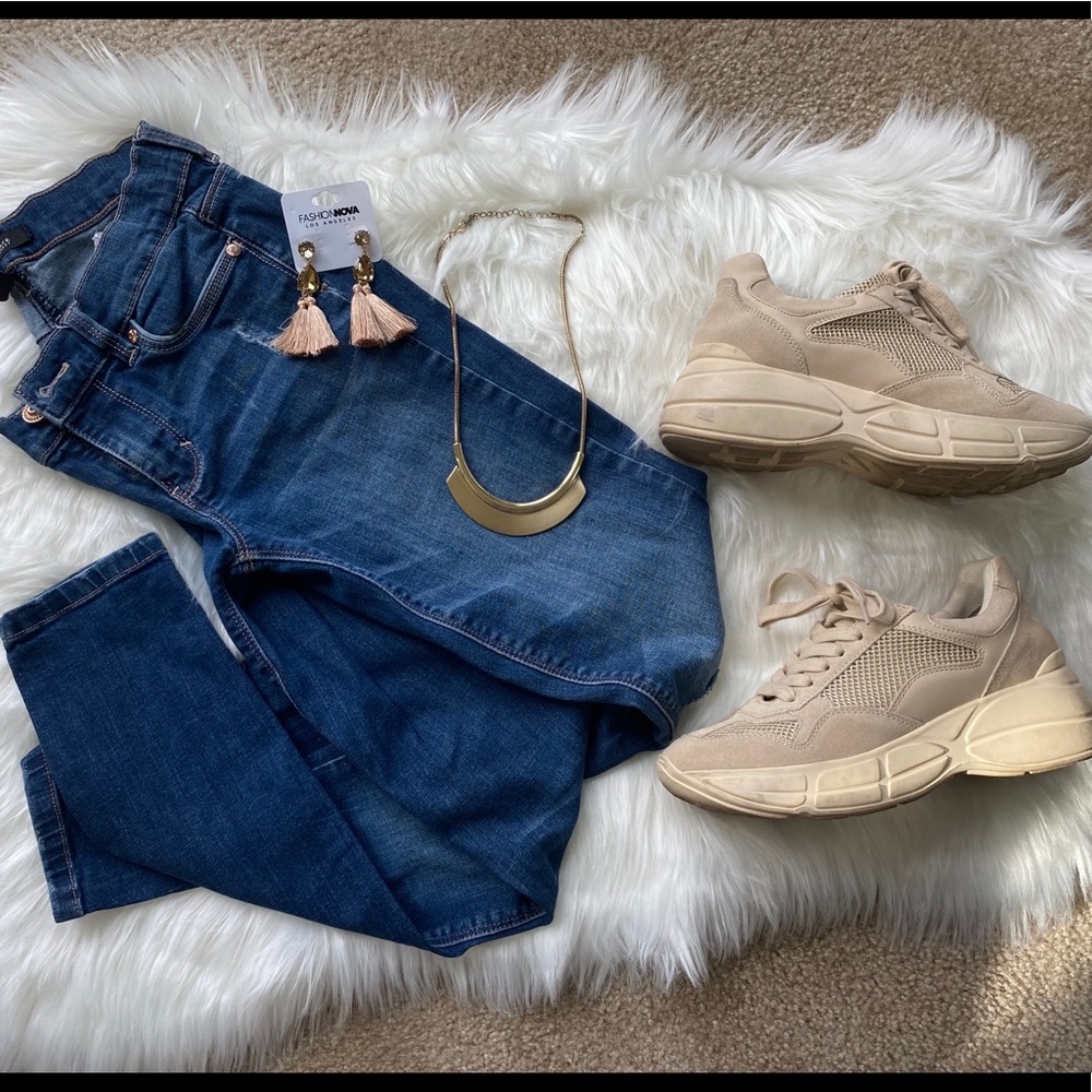 🔥 WHBM JEANS w Rose Gold Threading